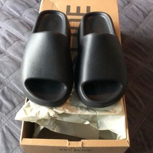 Yeezy Slides Size 9 Black